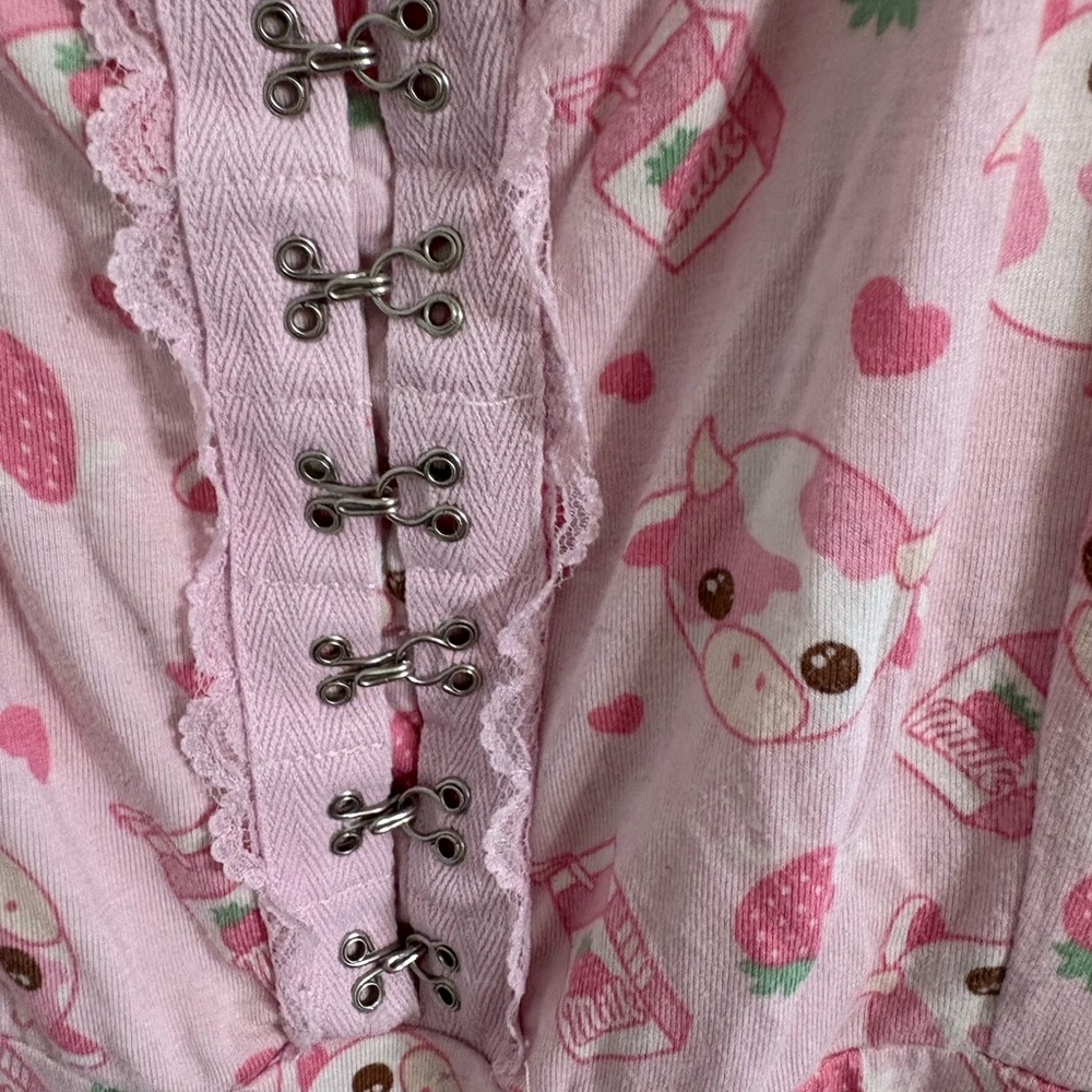 EUC Strawberry Milk Cow Henley Dress W/ pockets by Hot Topic. - Picture 3 of 7